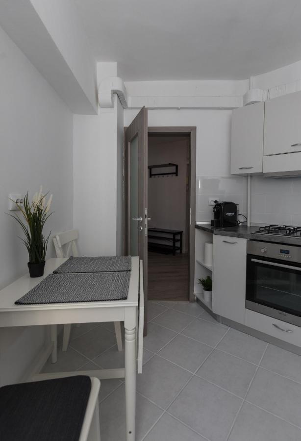 Lion'S Unirii Apartment Bukarest Eksteriør billede